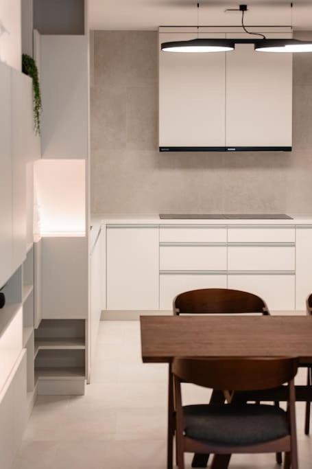 Henry's Appt With A Private 412 - Shared Kitchen * Luxembourg