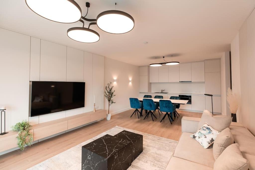 Henry's Appt With A Private 412 - Shared Kitchen Apartment *